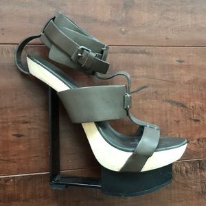 United Nude Carbon wooden heel